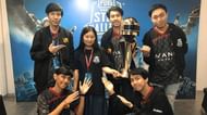 RRQ Athena with Star Challenge Trophy